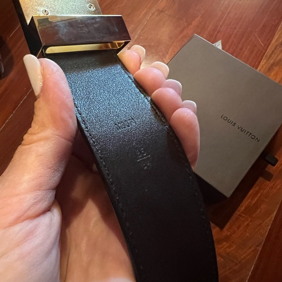 Louis Vuitton Patent Leather Burgundy Belt. - Picture 7 of 8